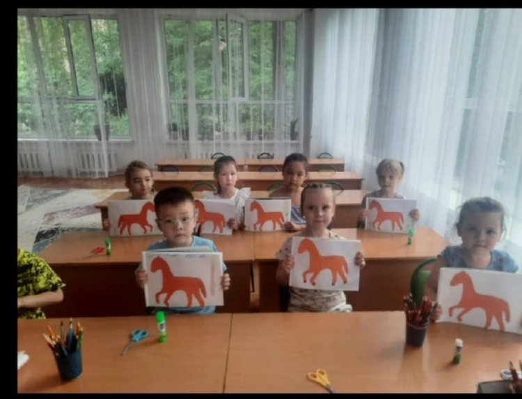 "Веселая лошадка" аппликация группа "Березка"